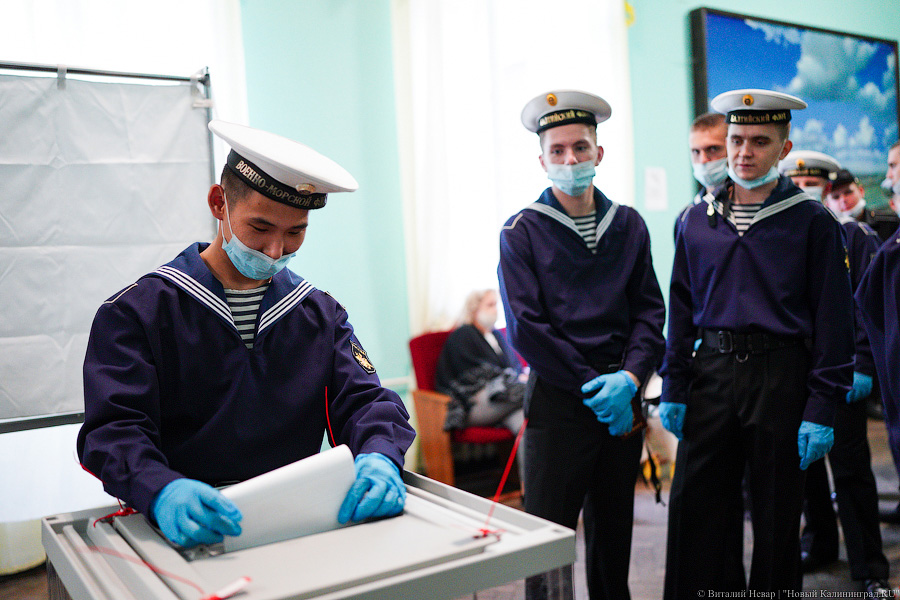 На участках и на кухне: как в Калининградской области прошёл первый день выборов