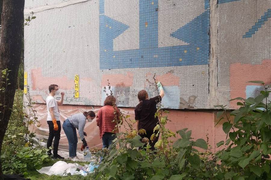 В Калининграде проведут субботник по очистке советской мозаики (фото)