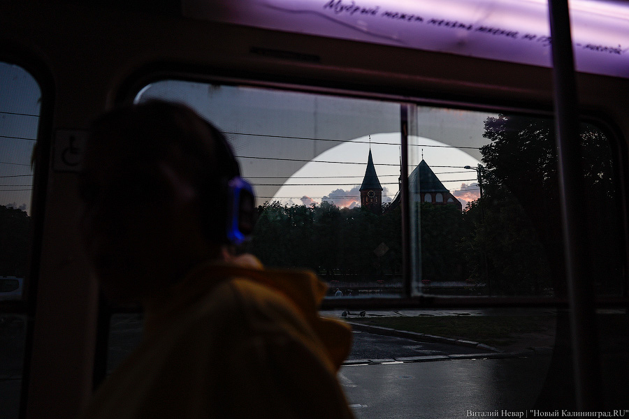 Не Калик, а Кёниг: в Калининграде запустили спектакль-променад в трамвае (фото)