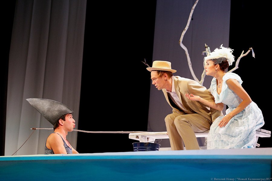 Попались на удочку: как прошла премьера спектакля «Рыбалка с Чеховым»