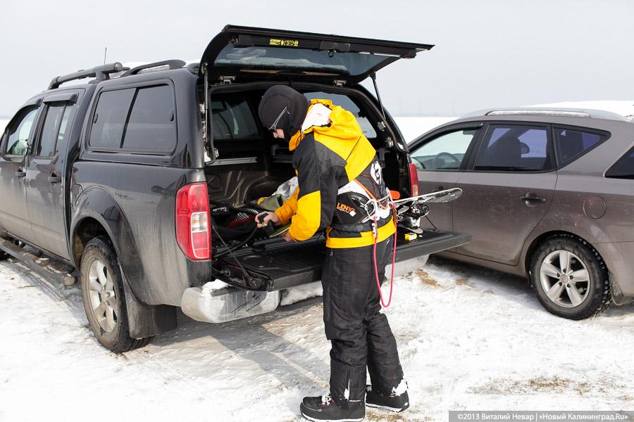 «Без тормозов»: репортаж с соревнований по сноукайтингу и айсбордингу