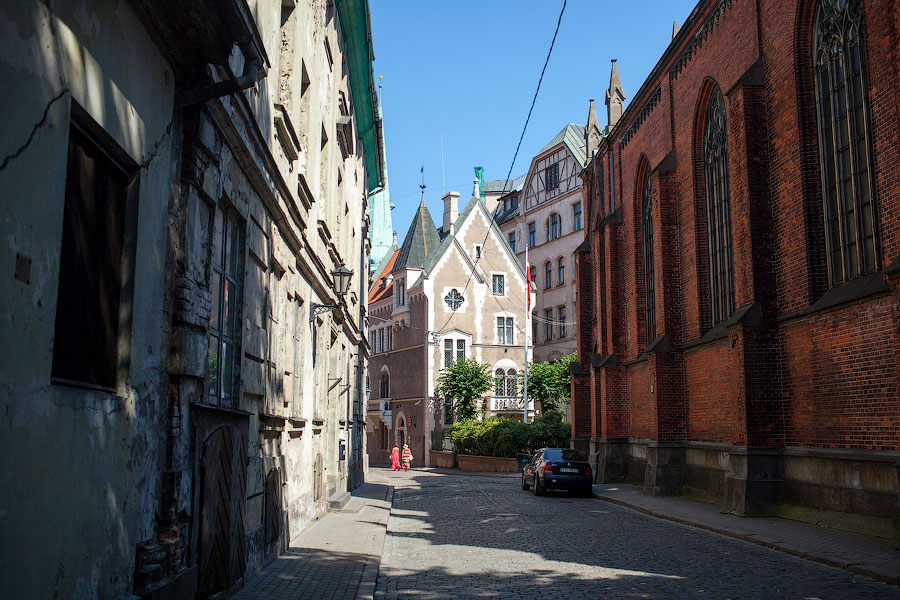 Латвия решила приостановить выдачу вида на жительство гражданам России и Белоруссии