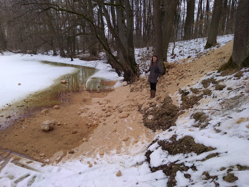 «Масштабная экокатастрофа»: что известно о разливе нефтепродуктов в Переславском