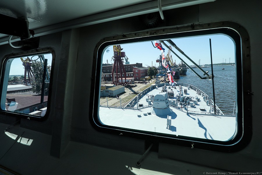 Трудный путь во флот: на БДК «Иван Грен» подняли Андреевский флаг