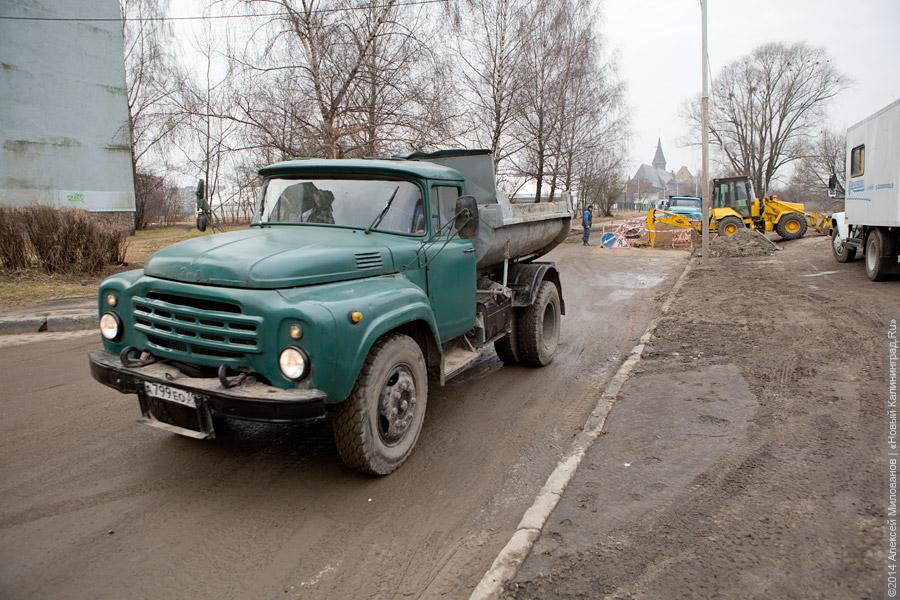 «МАН» бежит, земля дрожит: что происходит с дорогой к строящемуся стадиону на Острове