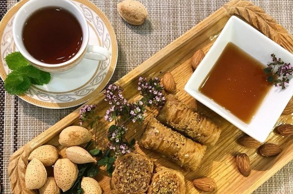 «На радость всей семье»: с каким подарком идти в гости в Новый год