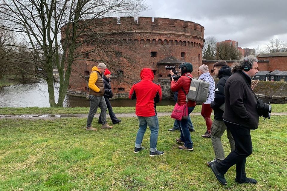 Юлия Пересильд и Максим Виторган участвуют в съёмках в Музее янтаря (фото)
