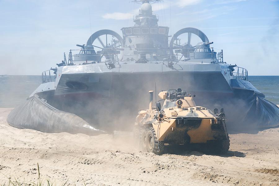 Три стихии: во время учений под Калининградом объединили силы флот, десант и авиация  