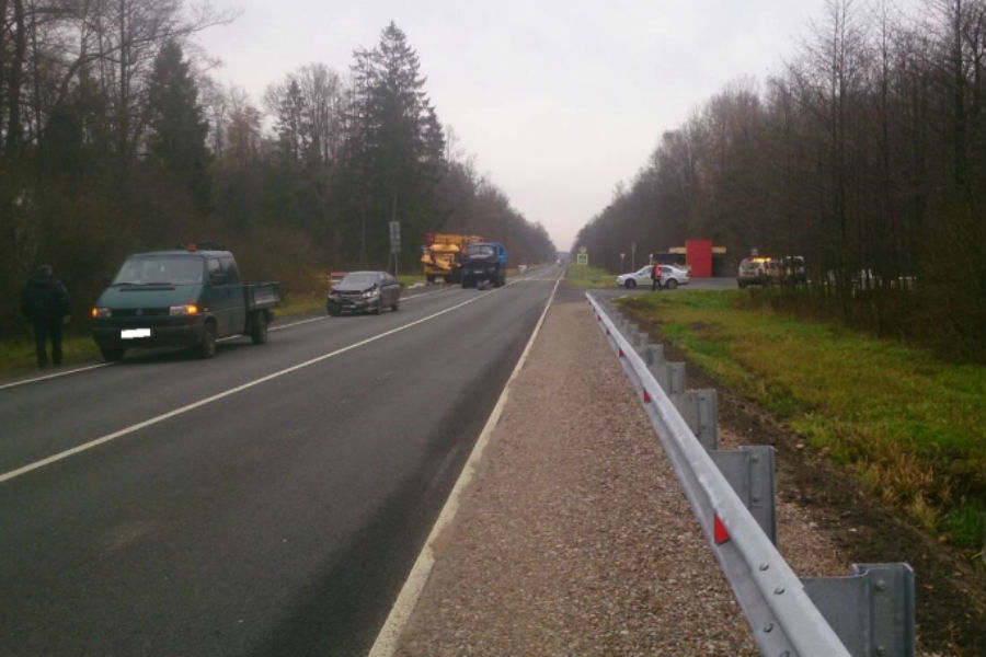 В Славском районе столкнулись «КамАЗ», «Урал», «Хонда» и «Фольксваген» (фото)