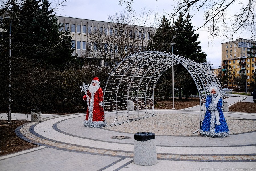 Бетон и пустота: в Калининграде завершается благоустройство Нижнего озера (фото)