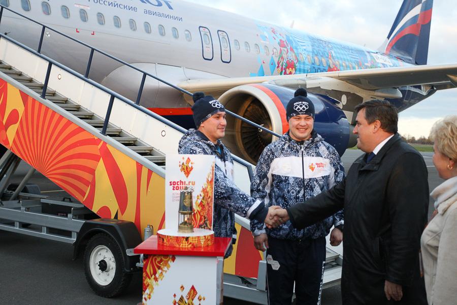 «Огоньку не найдется?»: Светлогорск встретил олимпийскую эстафету