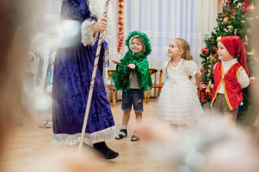 “Обычная сказка”: фоторепортаж с новогоднего утренника в детском саду