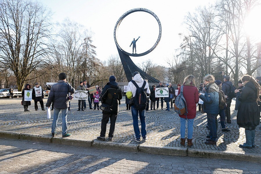 В Калининграде не дали провести пикет против репрессий в сквере у «Зари» под предлогом уборки