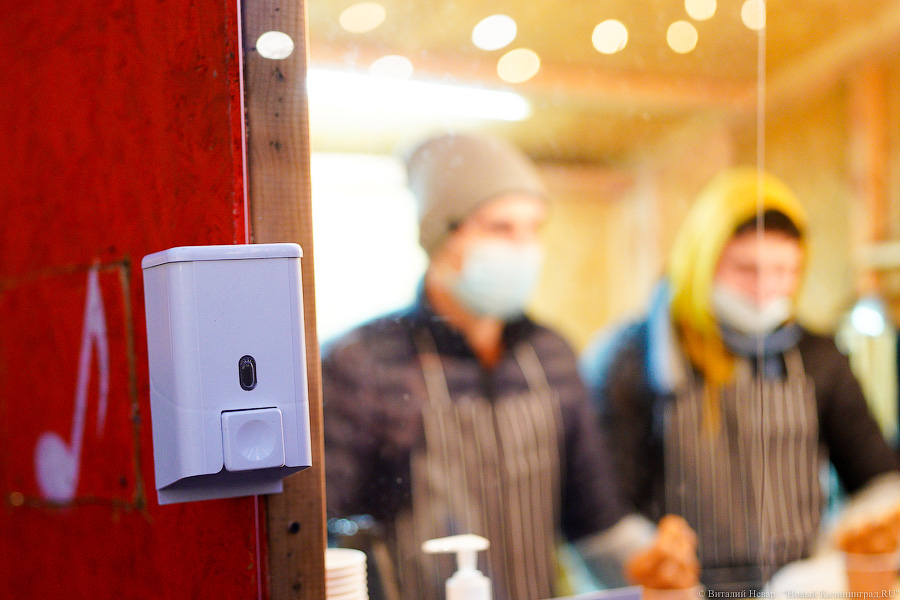 Девочки, записываемся на ободочки: в Калининграде открылась новогодняя ярмарка на острове Канта (фото)