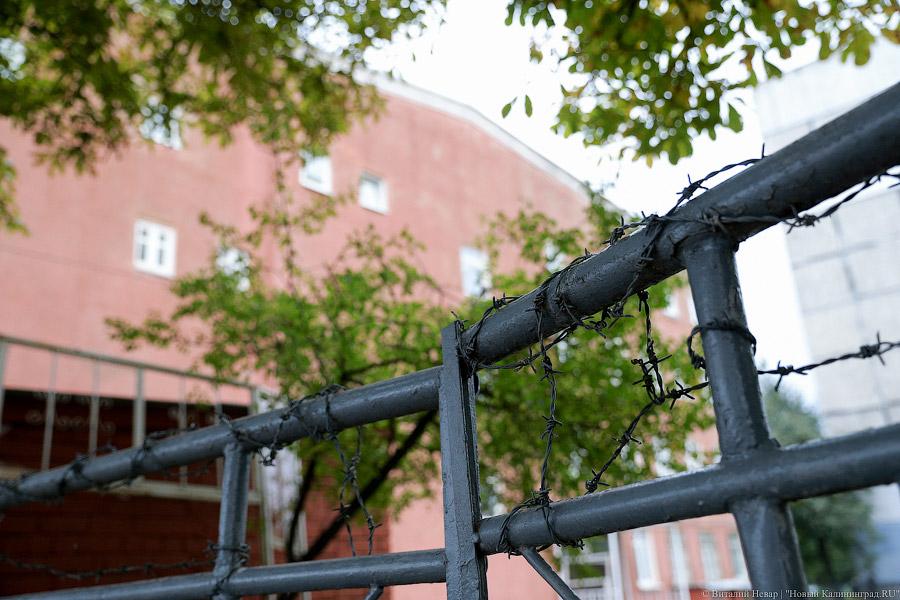 Осторожно, кирпичи: на Эпроновской осыпается историческое здание школы