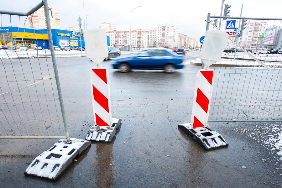 Плохо попросил: несмотря на просьбы мэра, расширение дорог на Сельме закончить не успели
