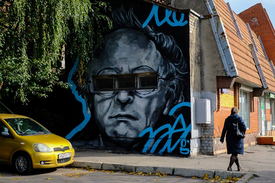 На стене Чеховки закончили рисовать портрет Иосифа Бродского (фото)