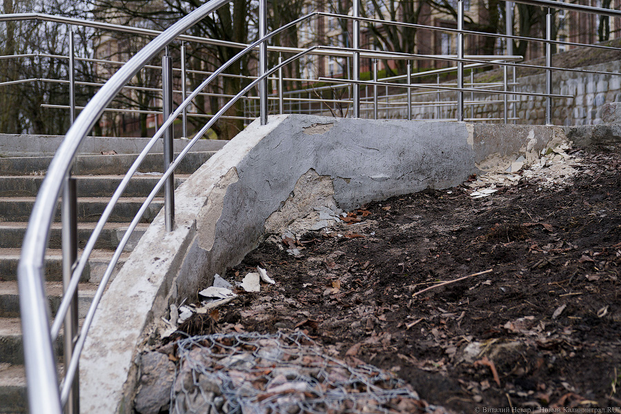 Обвалившаяся штукатурка и не только: благоустроенный за миллионы Нижний пруд после зимы