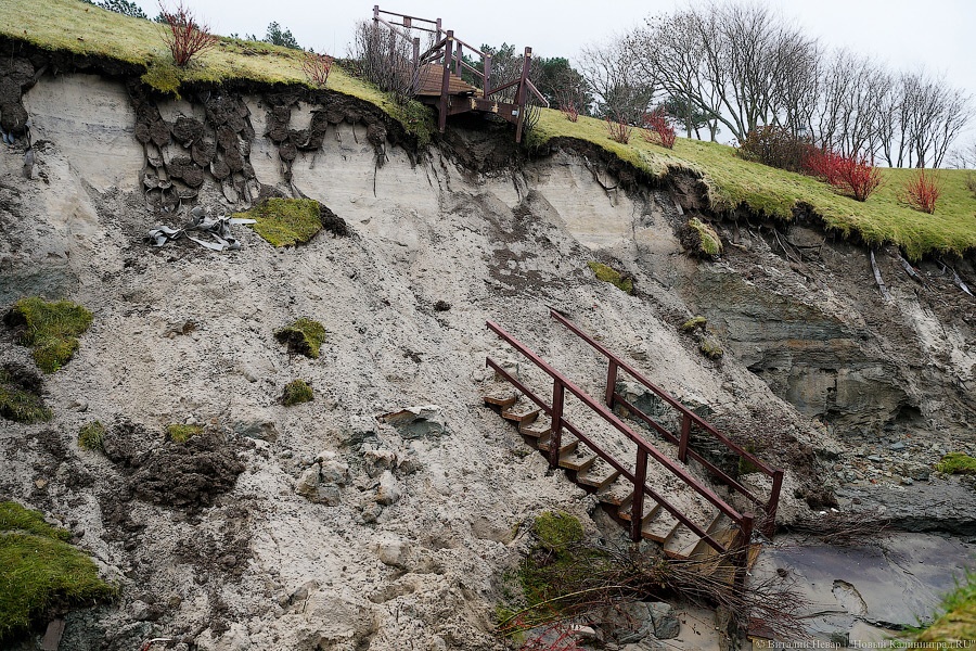 Резиденция на краю: берег в Пионерском рушится в море