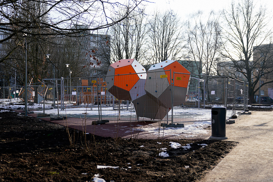 Как выглядит обновленная пешеходная зона на улице Рокоссовского без снега (фото)