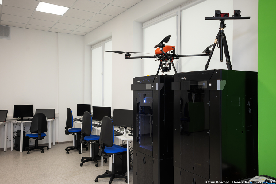 От дрона до 3D-принтера: в Калининграде открылась «школа для школы» на Каштановой аллее (фото)