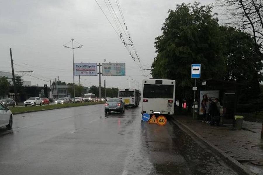 На Моспроспекте в салоне автобуса перевернулась коляска, пострадал годовалый ребенок