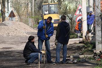 На улице Красной начался ремонт тротуара
