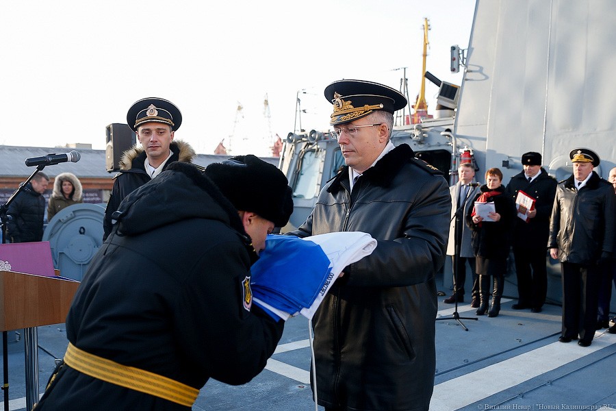 Под сенью Андреевского флага: СКР «Адмирал Макаров» передали ВМФ России