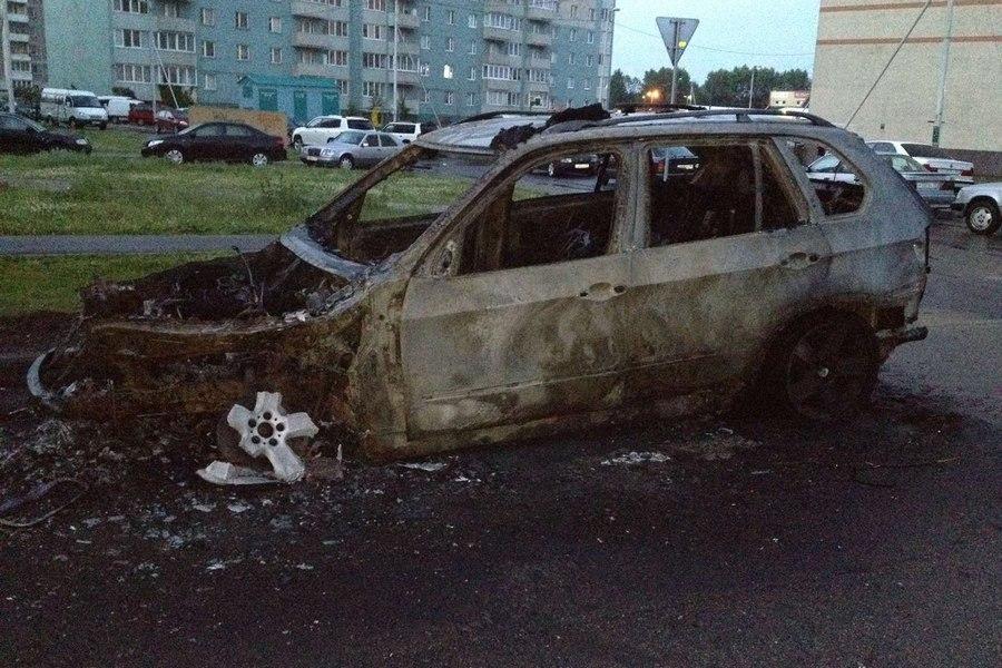 Глава Тургеневского поселения: неизвестные сожгли мой «БМВ X5», я опасаюсь за свою жизнь (+фото)