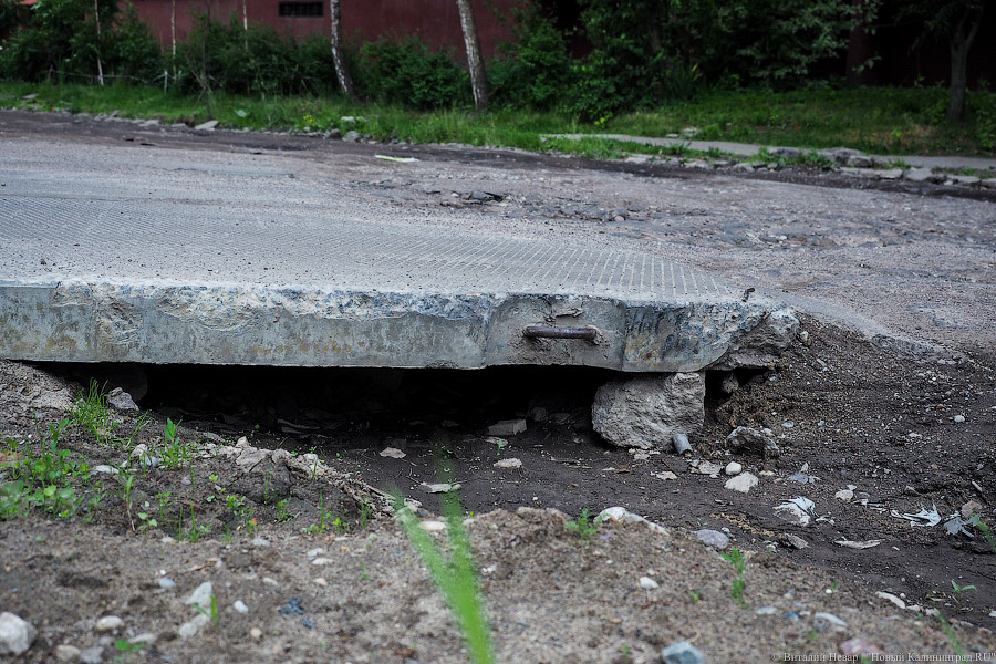 Под Калининградом мужчина продал дорожные плиты со стройки медучреждения