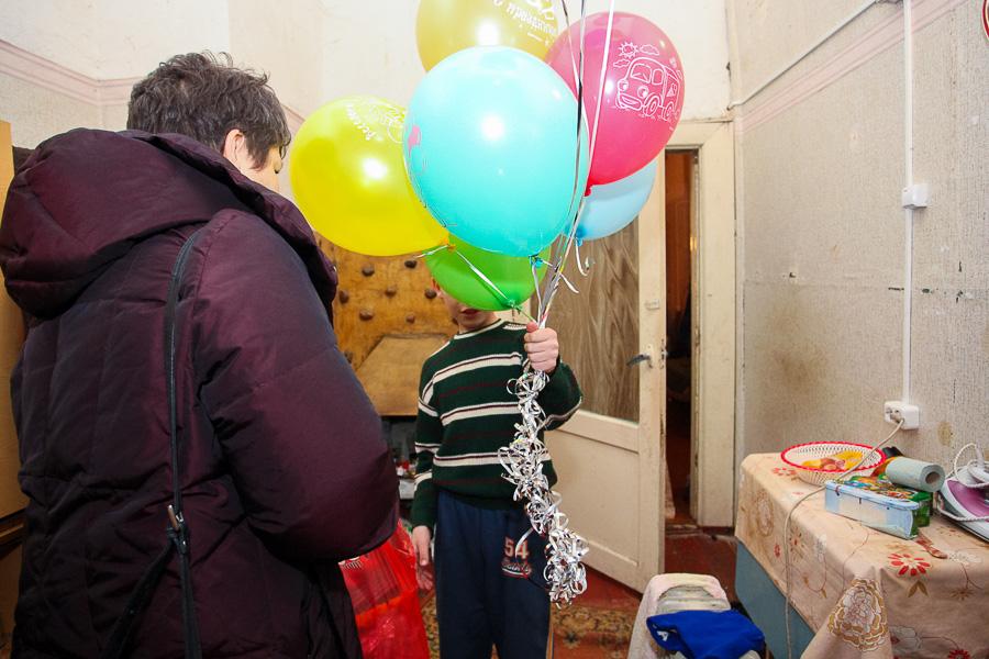 «От всего города»: 10-летнего Кирилла из замка Вальдау поздравили с днем рождения