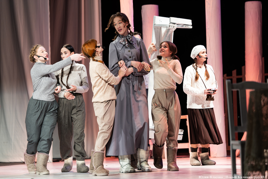 Воспевая любовь: в музтеатре прошел генеральный прогон мюзикла «Девчата» (фото)