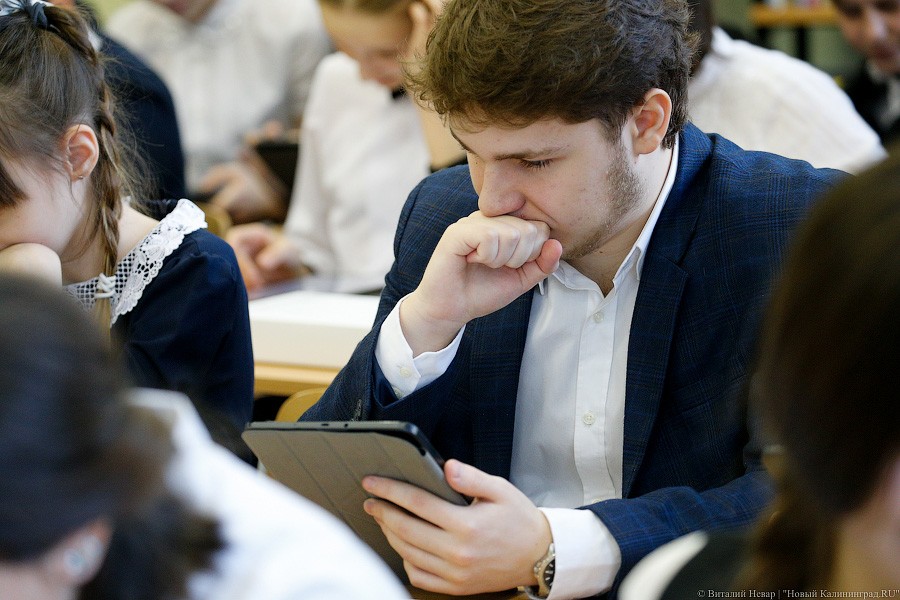 Цифровая школа: ученикам калининградской гимназии заменили учебники на планшеты