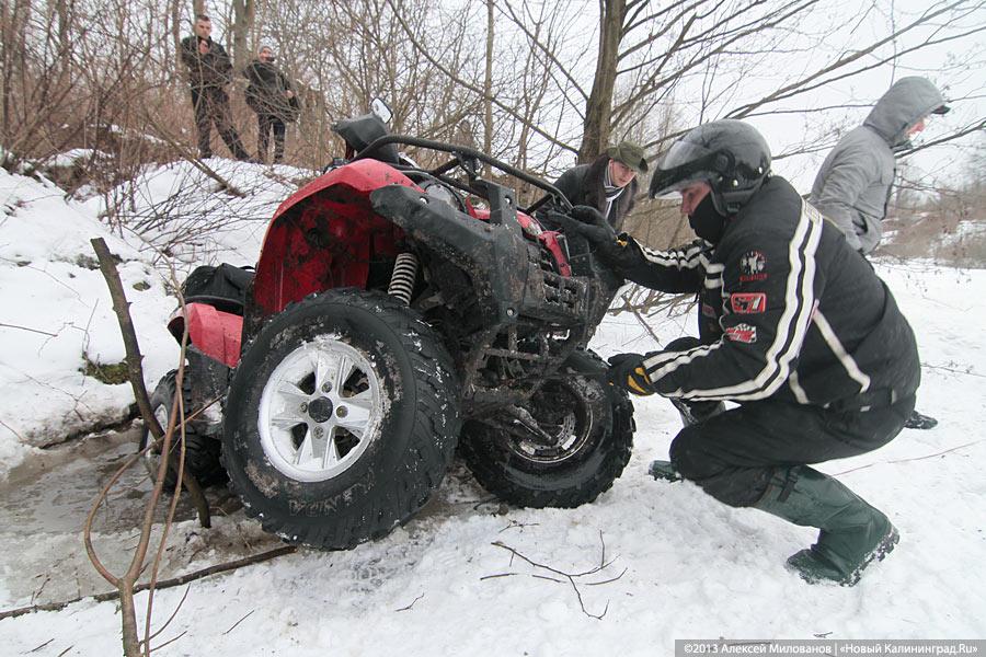 «Пингвиньи гонки»: фоторепортаж с зимнего мотокросса