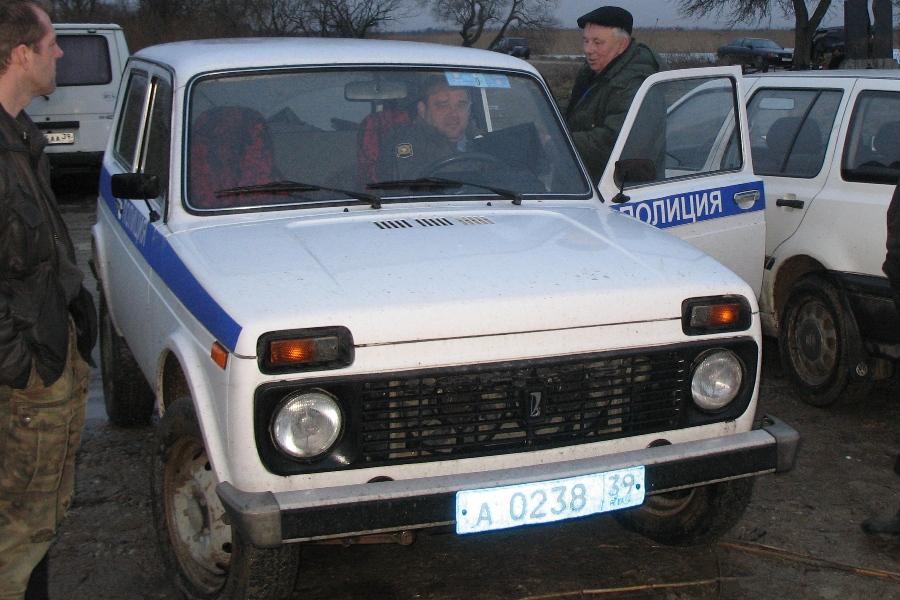 Спасатели эвакуировали со льдины в Куршском заливе 70 рыбаков (фото)