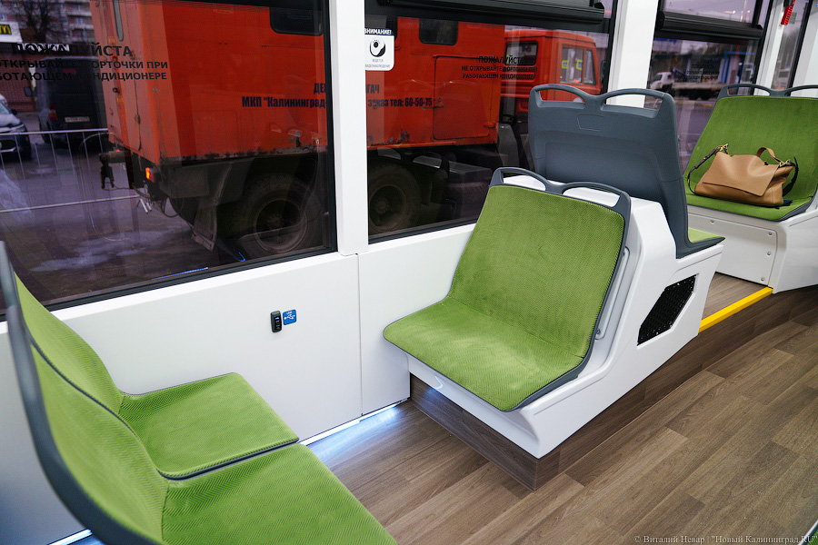 Летучий голландец: в Калининград привезли новый трамвай (фото)