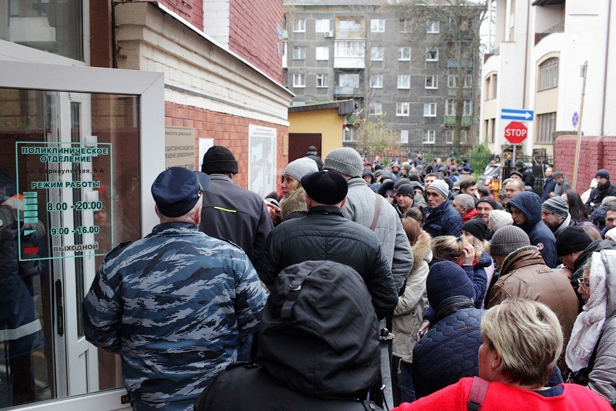 Место в очереди за справкой на права в Калининграде продают за 1,5 тыс. рублей