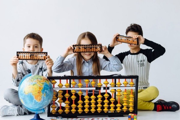 Ментальная арифметика в Калининграде: гармоничное развитие интеллекта ребёнка