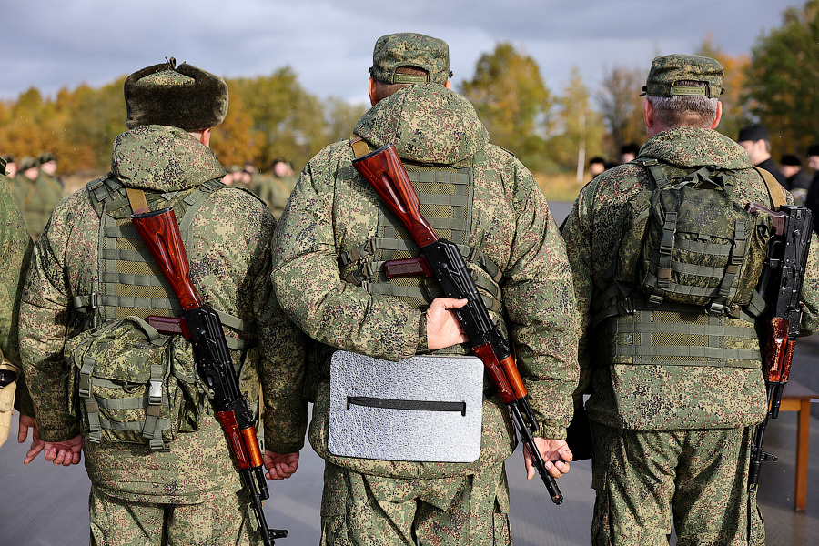 Хмурое утро: из Калининграда отправили очередную группу мобилизованных (фото)