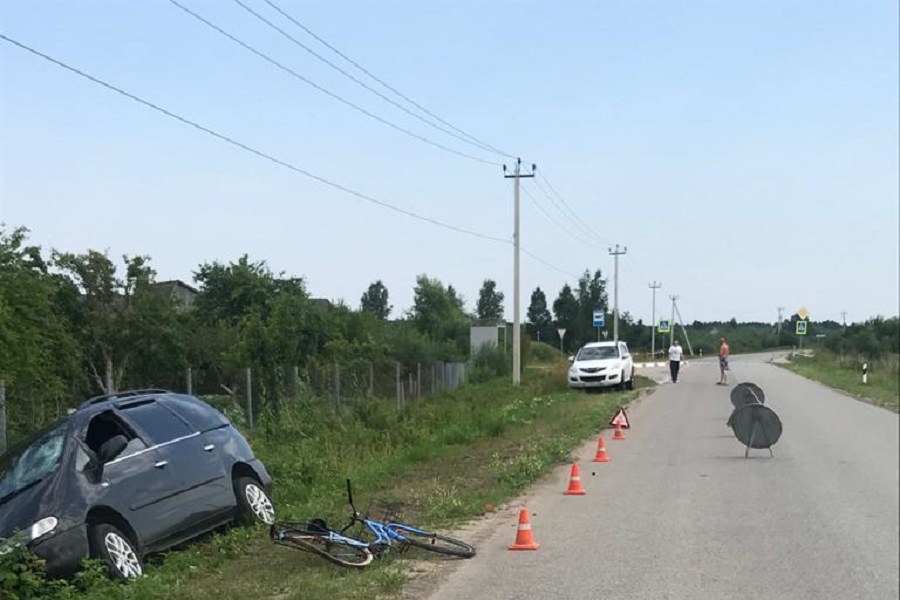 В Полесском районе в ДТП пострадал 81-летний велосипедист (фото)