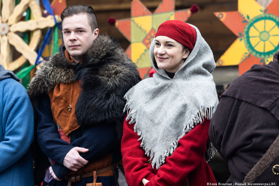 Блины, пляски и огонь: как отпраздновали Масленицу в поселении викингов «Кауп»