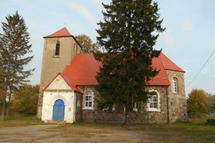 В Полесском районе восстанавливают кирху, переданную РПЦ (фото)