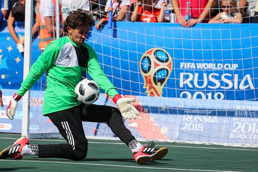 Праздник очередей и футбола: чем запомнился матч легенд ФИФА в Калининграде