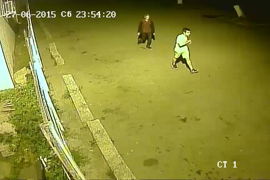 В Калининграде разыскиваются молодые люди, поджегшие кабриолет «БМВ» (фото)