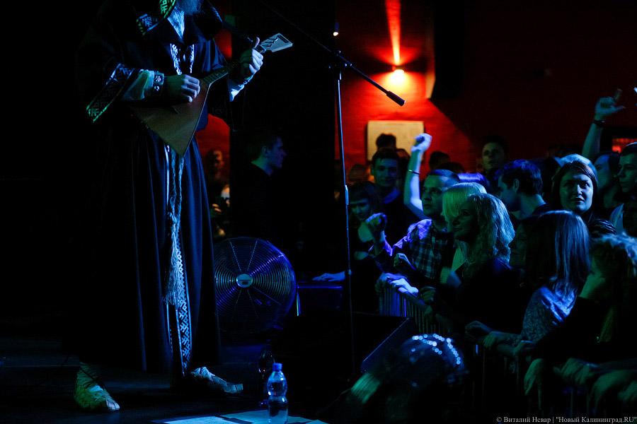  Лапти разбил об пол: на Вагонке прошёл концерт «Нейромонаха Феофана»