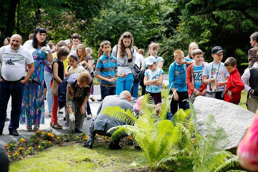 Мир, дружба, клумба: как мэрия Калининграда закругляла углы межнациональных отношений (фото)