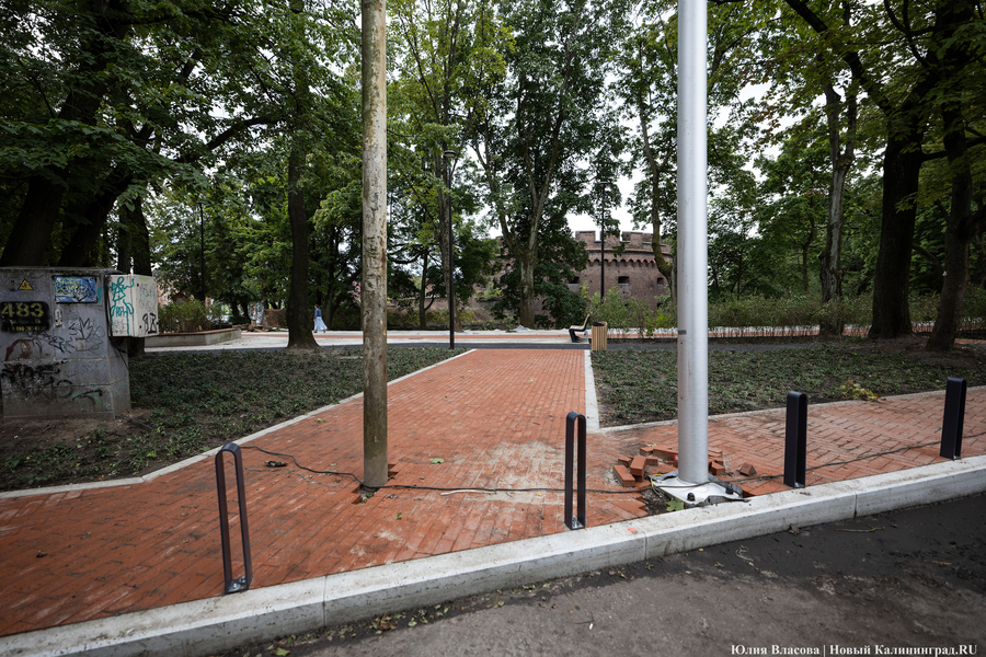 Почти готов, но дата открытия под вопросом: как сейчас выглядит Каштановый парк (фото)