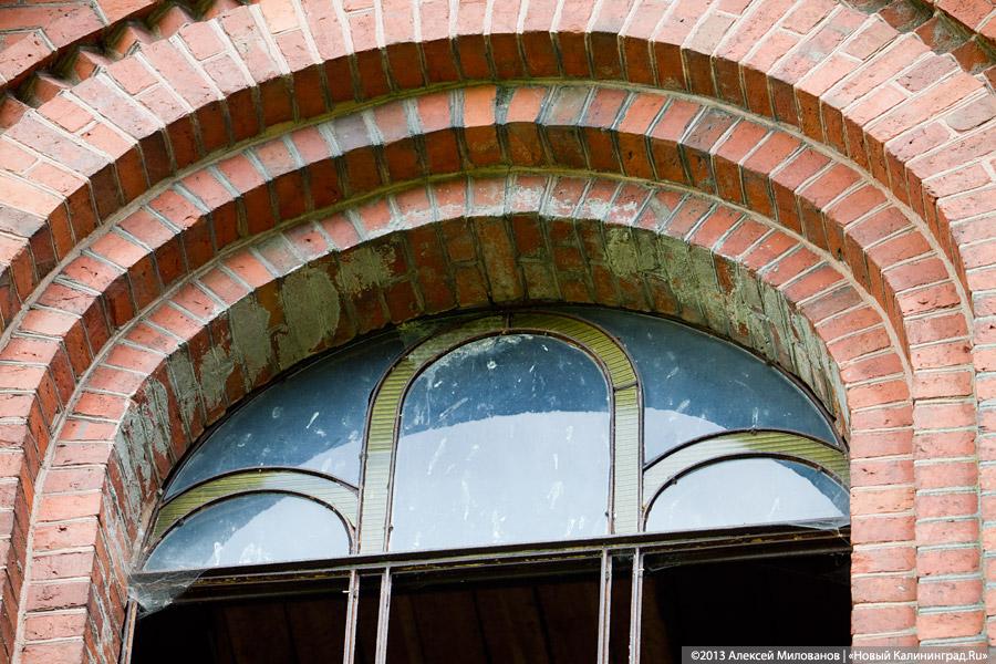 Осколки и ласточки: частично восстановленная кирха в Большой Поляне заброшена РПЦ