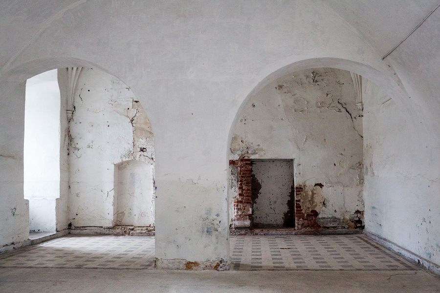 «У нас здесь не Алькатрас»: как сегодня выглядит замок Тапиау и что ждёт бывшую тюрьму (фото)