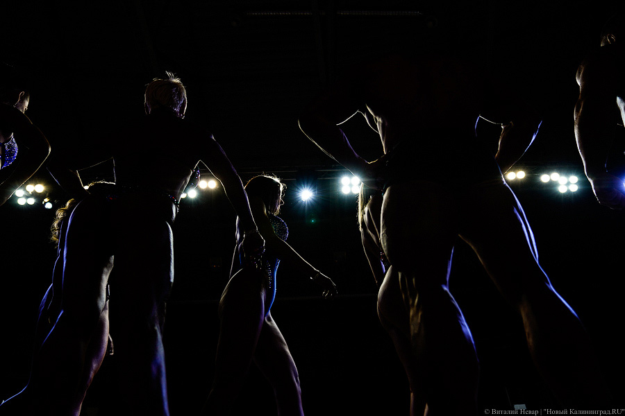 Мышцы в стразах: в Калининграде прошёл кубок региона по бодибилдингу (фото)